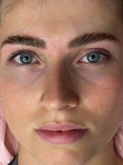 Gepflegte Augenbrauen nach Browlifting